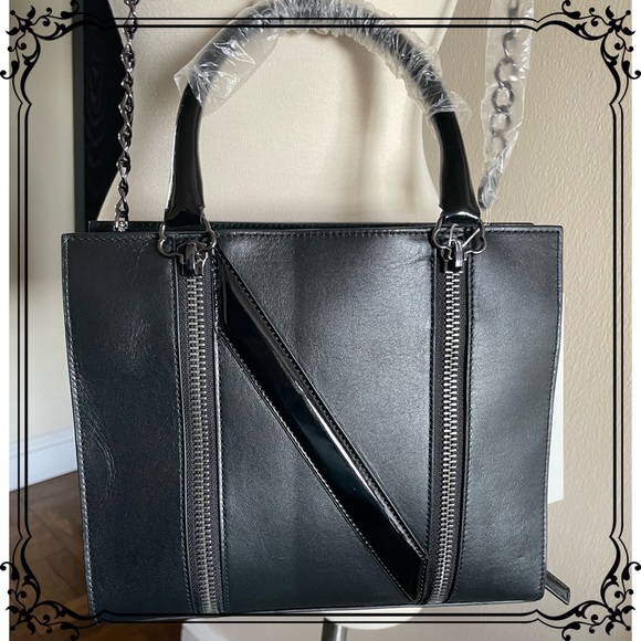 Rare find NicoPanda mini tote in leather and patent accents w shoulder chain - Picture 10 of 10